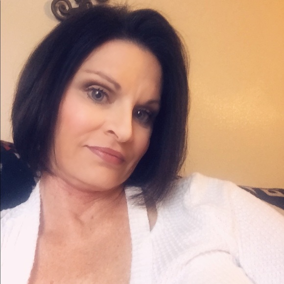 Meet your Posher, Cindy - Picture 1 of 1